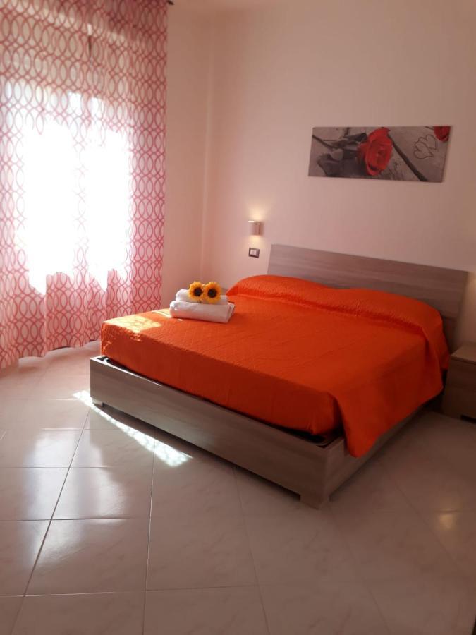 Il Girasole Apartment บอซา ภายนอก รูปภาพ